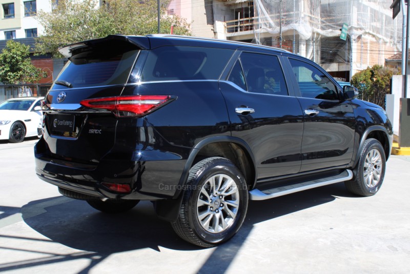 HILUX SW4 2.8 SRX 4X4 7 LUGARES 16V TURBO INTERCOOLER DIESEL 4P AUTOMÁTICO - 2022 - CAXIAS DO SUL