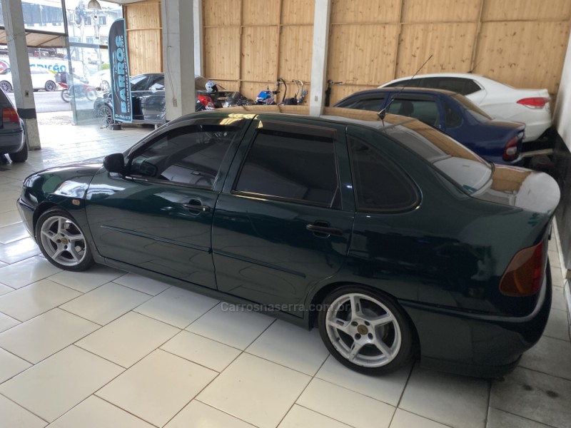 POLO 1.8 MI CLASSIC SEDAN 8V GASOLINA 4P MANUAL - 1999 - CAXIAS DO SUL