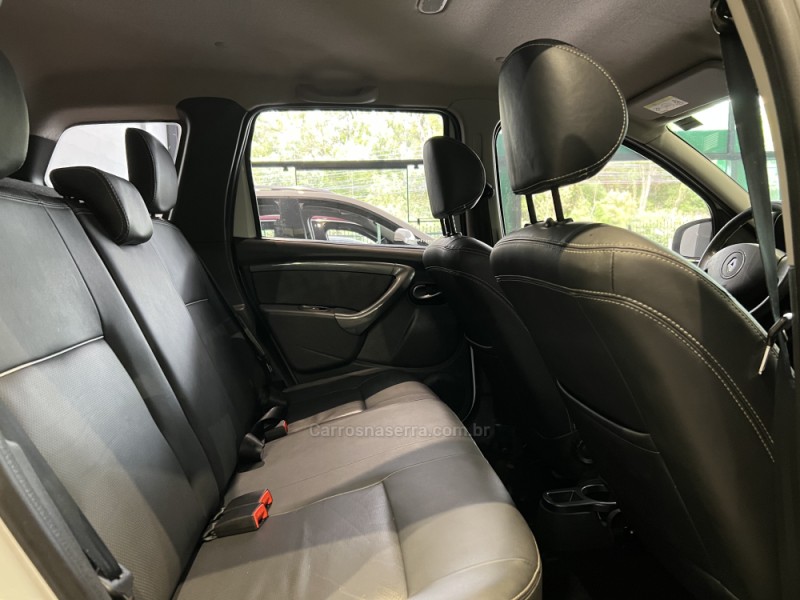 DUSTER 2.0 TECH ROAD II 4X2 16V FLEX 4P AUTOMÁTICO - 2015 - CAXIAS DO SUL
