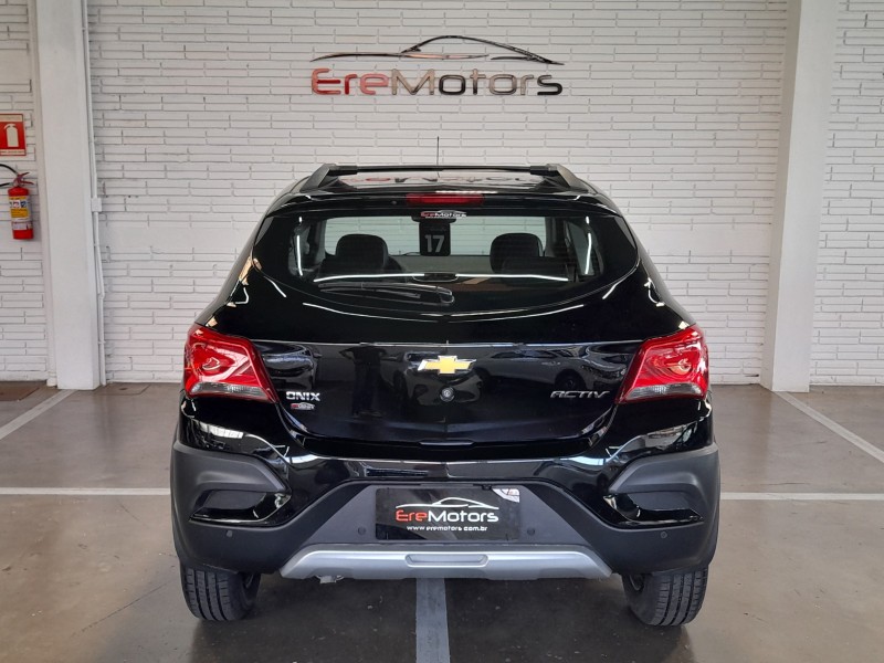ONIX 1.4 MPFI ACTIV 8V FLEX 4P MANUAL - 2017 - ERECHIM