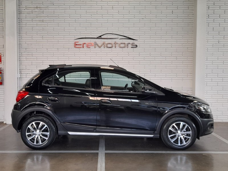 ONIX 1.4 MPFI ACTIV 8V FLEX 4P MANUAL - 2017 - ERECHIM