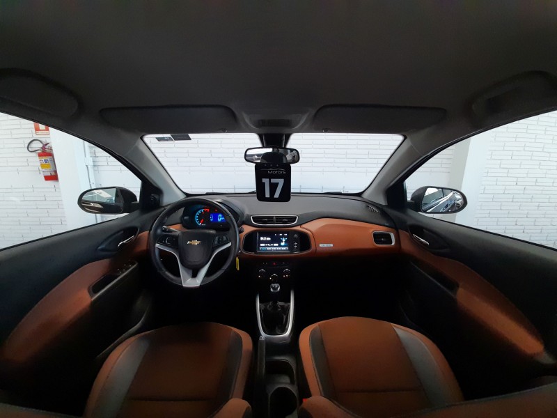 ONIX 1.4 MPFI ACTIV 8V FLEX 4P MANUAL - 2017 - ERECHIM