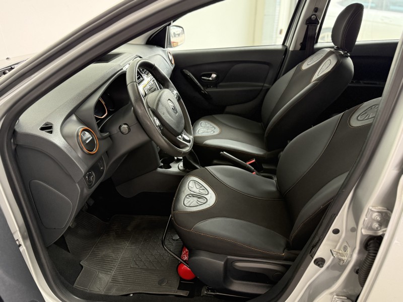 SANDERO 1.6 STEPWAY 8V FLEX 4P MANUAL - 2016 - CAXIAS DO SUL