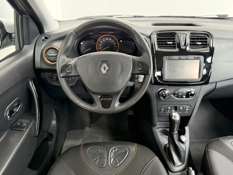 SANDERO 1.6 STEPWAY 8V FLEX 4P MANUAL - 2016 - CAXIAS DO SUL