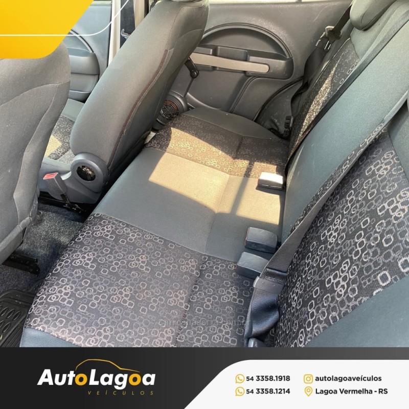 UNO 1.0 VIVACE 8V FLEX 2P MANUAL - 2011 - LAGOA VERMELHA