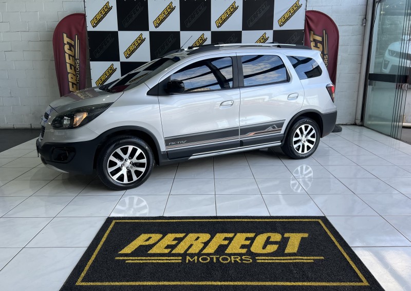 spin 1.8 activ 8v flex 4p automatico 2016 portao