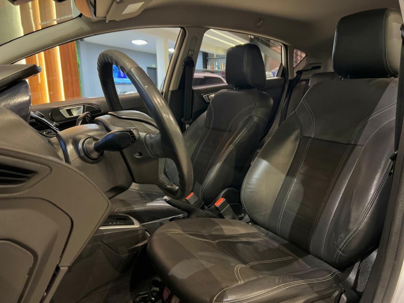 FIESTA 1.6 TITANIUM HATCH 16V FLEX 4P AUTOMÁTICO - 2015 - NOVO HAMBURGO