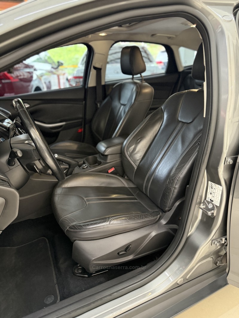 FOCUS 2.0 TITANIUM PLUS 16V FLEX 4P AUTOMÁTICO - 2014 - FARROUPILHA