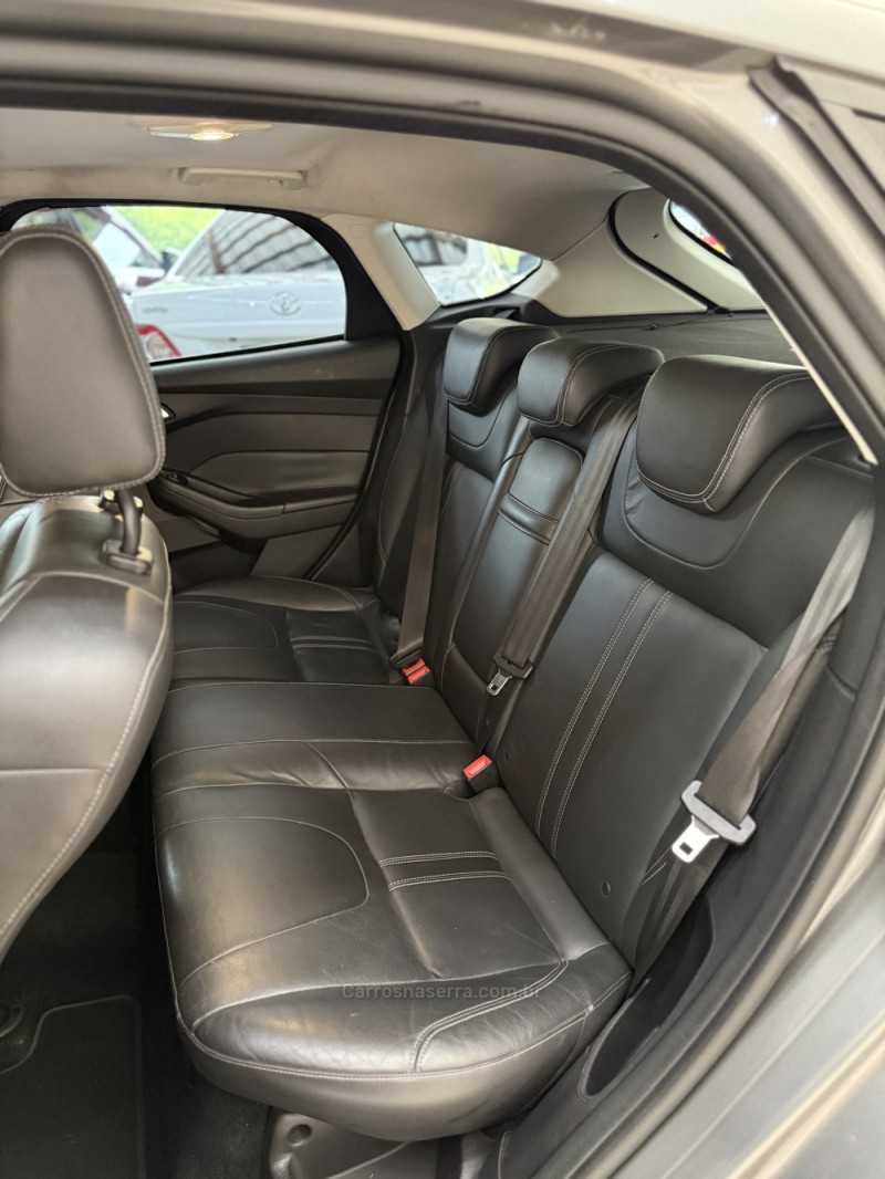 FOCUS 2.0 TITANIUM PLUS 16V FLEX 4P AUTOMÁTICO - 2014 - FARROUPILHA