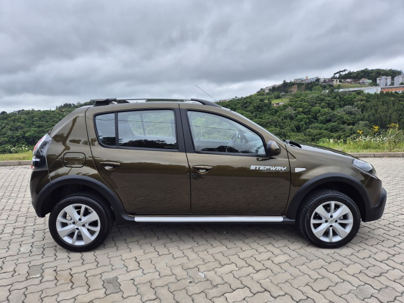 SANDERO 1.6 STEPWAY 8V FLEX 4P MANUAL - 2014 - BENTO GONçALVES