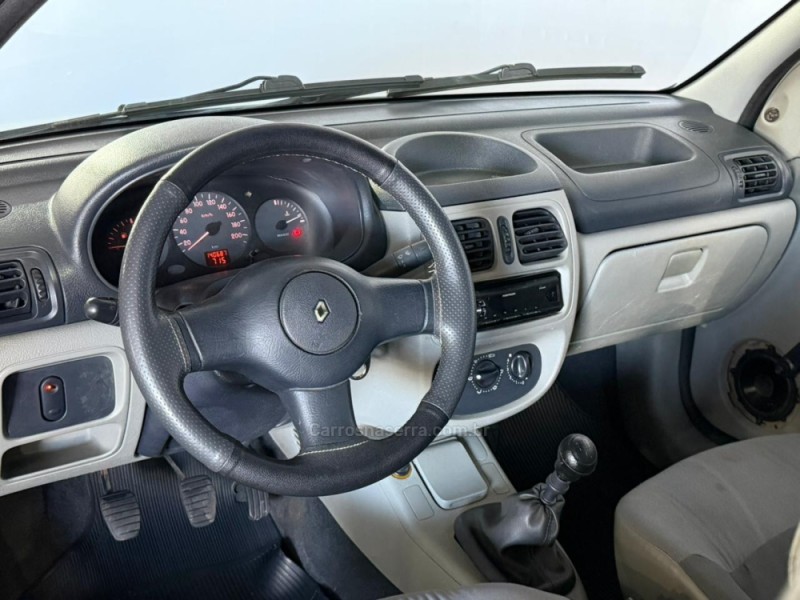 CLIO 1.0 AUTHENTIQUE 16V FLEX 4P MANUAL - 2004 - VACARIA