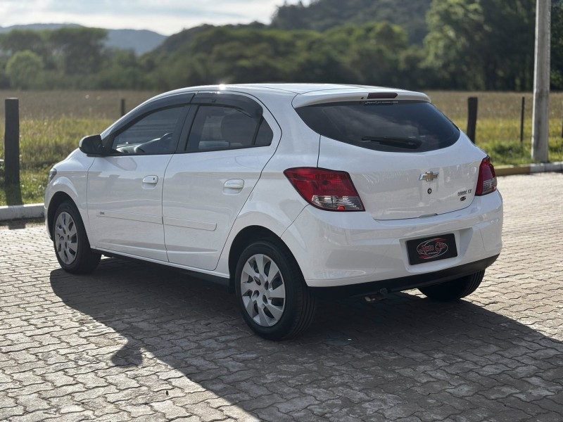 ONIX 1.4 MPFI LT 8V FLEX 4P AUTOMÁTICO - 2015 - CANDELáRIA