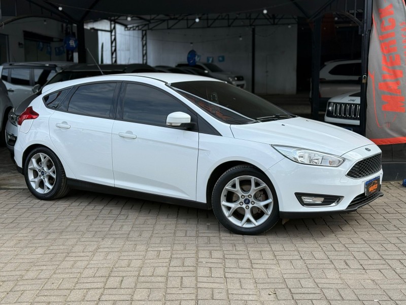 FOCUS 2.0 SE HATCH 16V FLEX 4P AUTO - 2016 - LAGOA VERMELHA