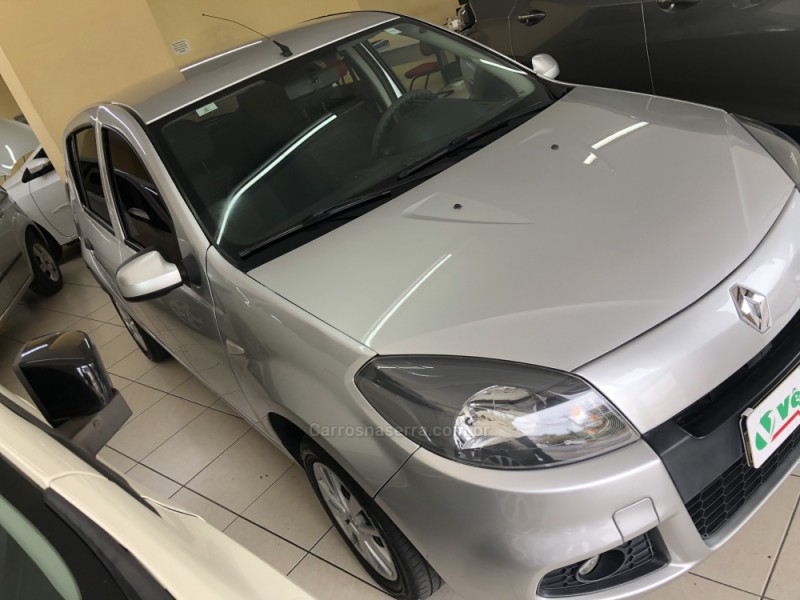 SANDERO 1.0 EXPRESSION 16V FLEX 4P MANUAL - 2014 - FARROUPILHA