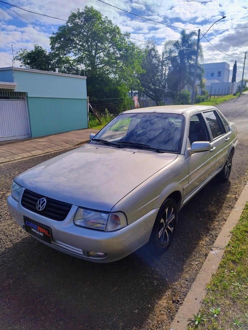 SANTANA 1.8 MI COMFORTLINE 8V GASOLINA 4P MANUAL - 2006 - CAMPO BOM