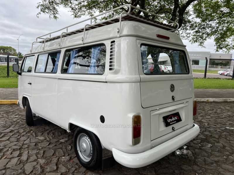 KOMBI 1.4 MI STD LOTAÇÃO 8V FLEX 3P MANUAL - 2010 - DOIS IRMãOS