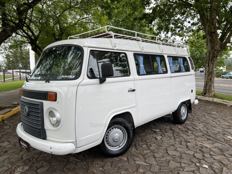 kombi 1.4 mi std lotacao 8v flex 3p manual 2010 dois irmaos