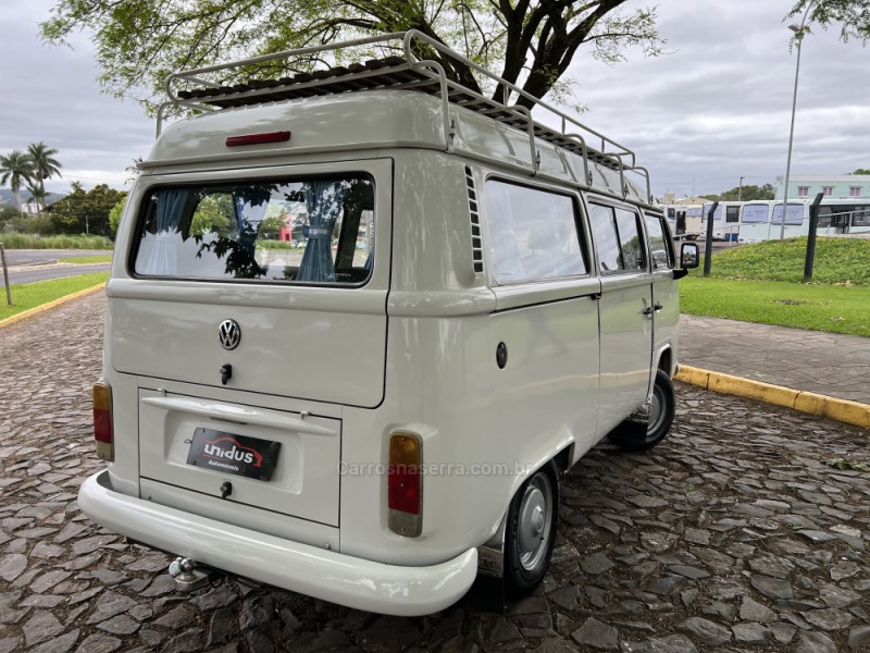 KOMBI 1.4 MI STD LOTAÇÃO 8V FLEX 3P MANUAL - 2010 - DOIS IRMãOS