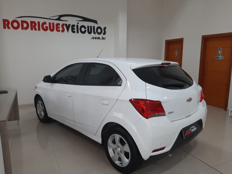 ONIX 1.4 MPFI LT 8V FLEX 4P MANUAL - 2019 - CAXIAS DO SUL