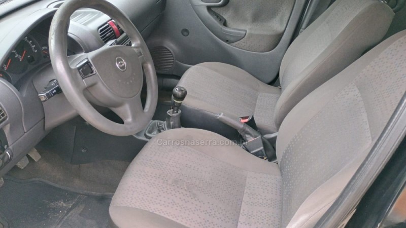 CORSA 1.4 MPFI MAXX SEDAN 8V FLEX 4P MANUAL - 2011 - CAXIAS DO SUL