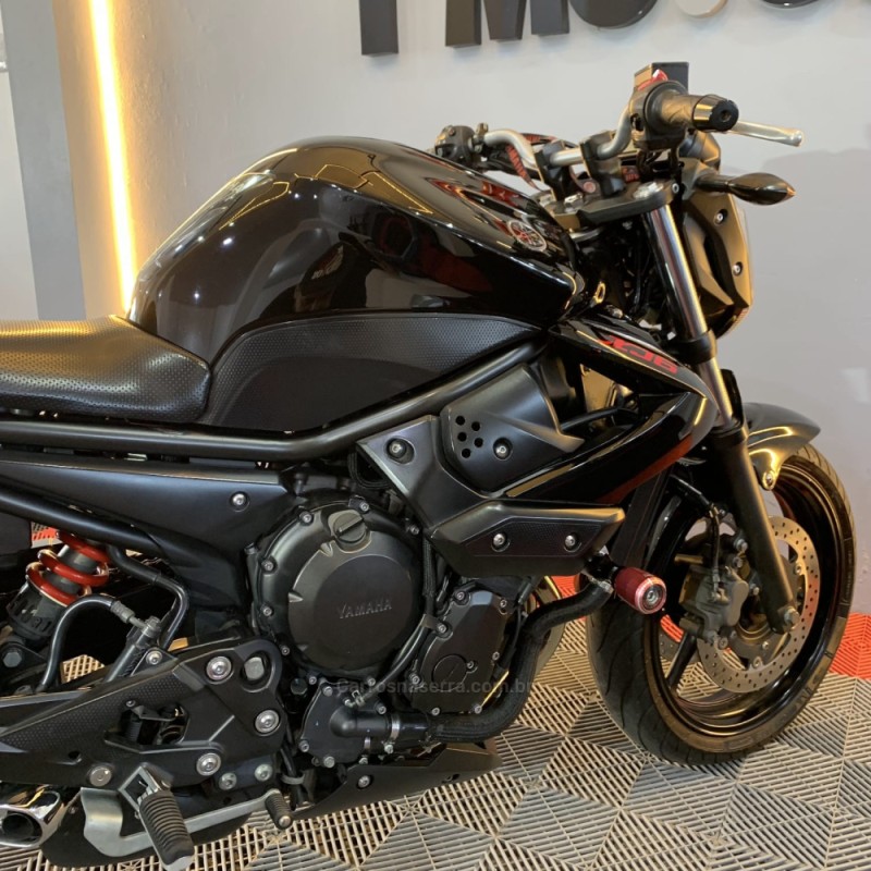 XJ6 N SP - 2012 - PORTãO