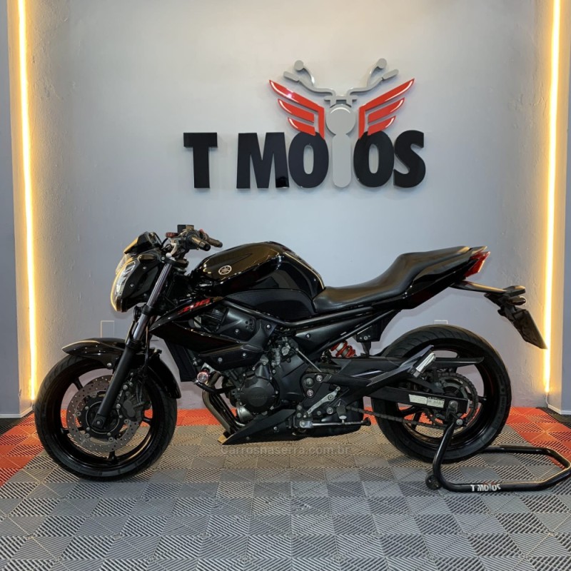 XJ6 N SP - 2012 - PORTãO