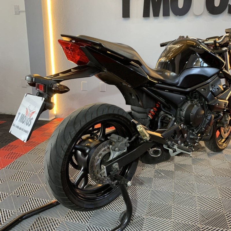 XJ6 N SP - 2012 - PORTãO