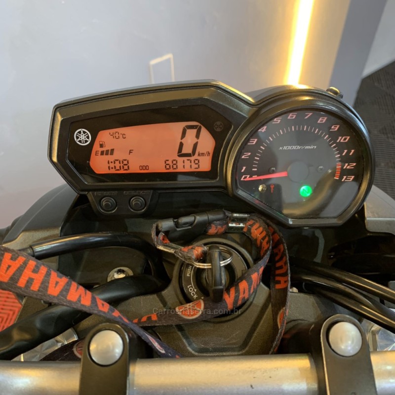 XJ6 N SP - 2012 - PORTãO