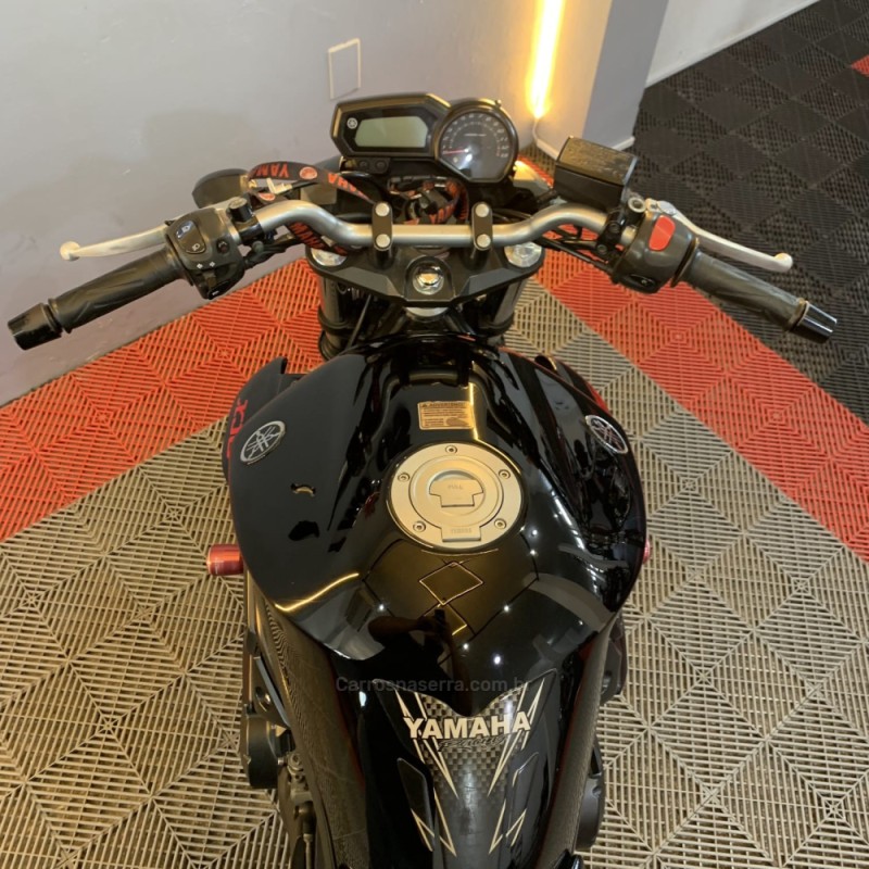 XJ6 N SP - 2012 - PORTãO