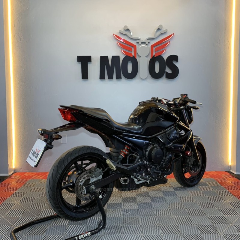 XJ6 N SP - 2012 - PORTãO