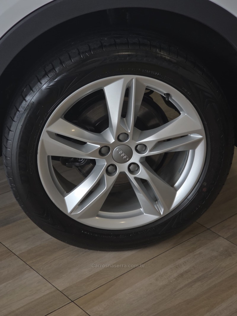 Q3 1.4 TFSI AMBIENTE GASOLINA 4P S TRONIC - 2017 - CAXIAS DO SUL