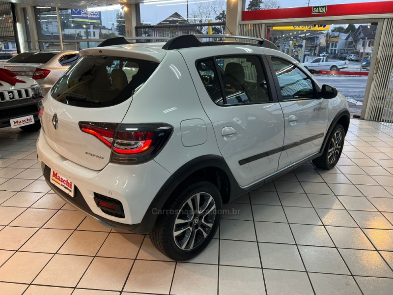 SANDERO 1.6 STEPWAY ICONIC X-TRONIC 16V FLEX 4P AUTOMÁTICO - 2022 - CAXIAS DO SUL
