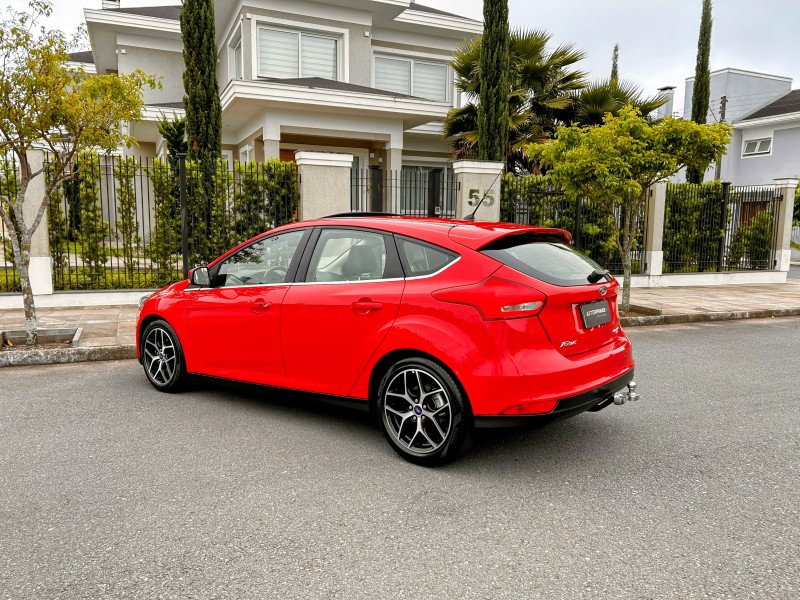 FOCUS 2.0 TITANIUM PLUS HATCH 16V FLEX 4P AUTO - 2016 - BENTO GONçALVES