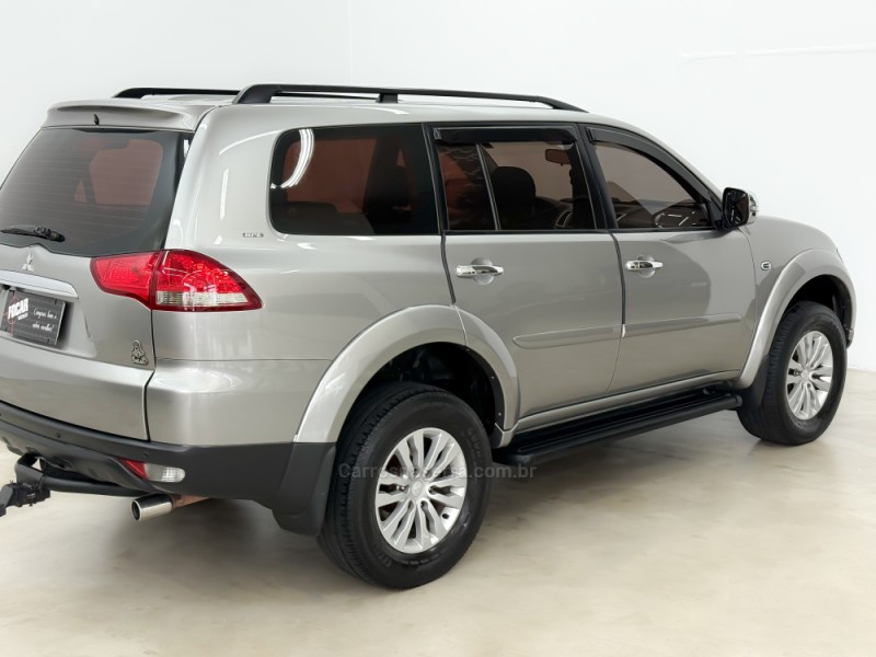 PAJERO 3.5 HPE 4X4 7 LUGARES V6 24V FLEX 4P AUTOMÁTICO - 2015 - CAXIAS DO SUL