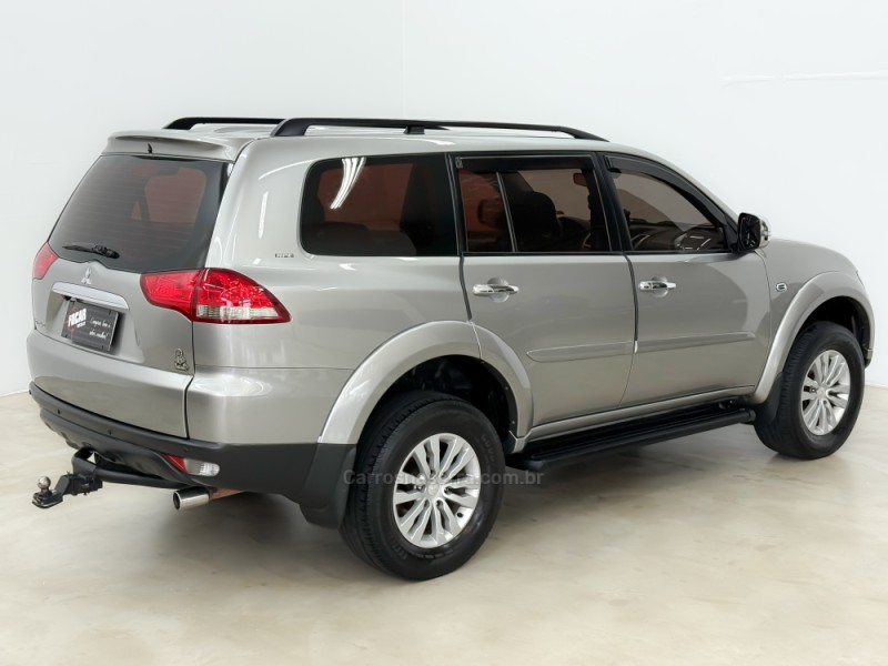 PAJERO 3.5 HPE 4X4 7 LUGARES V6 24V FLEX 4P AUTOMÁTICO - 2015 - CAXIAS DO SUL