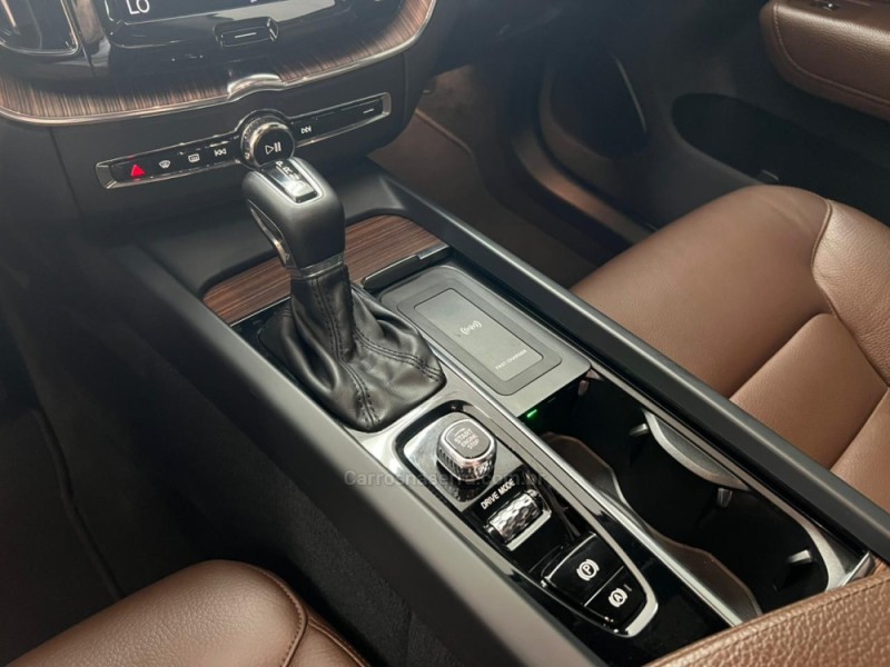 XC60 2.0 T5 MOMENTUM GASOLINA 4P AUTOMÁTICO - 2021 - CAXIAS DO SUL