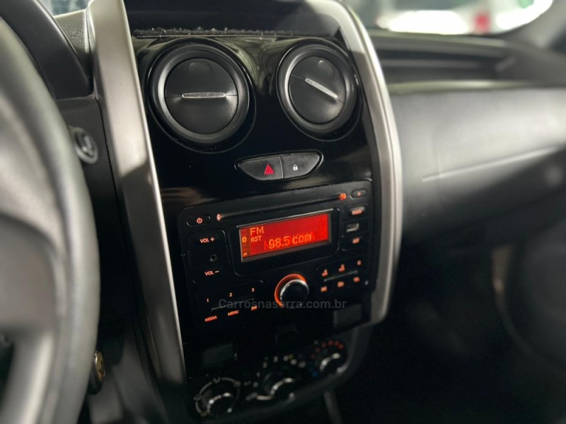 RENAULT - DUSTER - 2015/2016 - Marrom - R$ 58.900,00