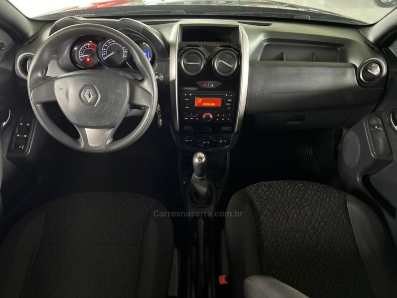 RENAULT - DUSTER - 2015/2016 - Marrom - R$ 58.900,00