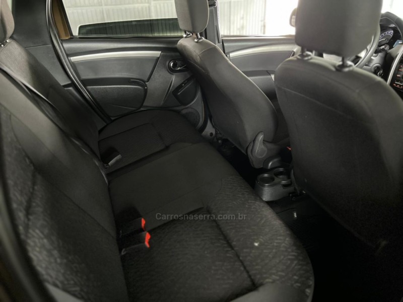 RENAULT - DUSTER - 2015/2016 - Marrom - R$ 58.900,00