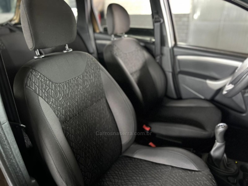 RENAULT - DUSTER - 2015/2016 - Marrom - R$ 58.900,00