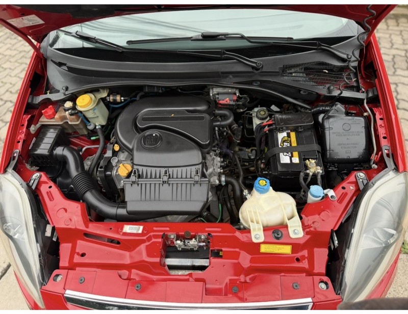 PUNTO 1.4 ATTRACTIVE ITALIA 8V FLEX 4P MANUAL - 2013 - NOVA PETRóPOLIS