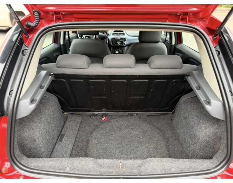 PUNTO 1.4 ATTRACTIVE ITALIA 8V FLEX 4P MANUAL - 2013 - NOVA PETRóPOLIS