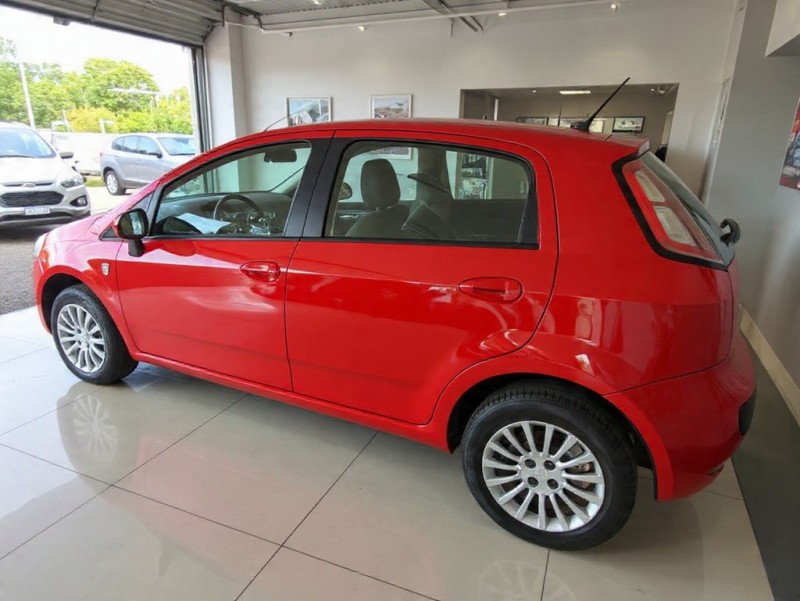PUNTO 1.4 ATTRACTIVE ITALIA 8V FLEX 4P MANUAL - 2013 - NOVA PETRóPOLIS