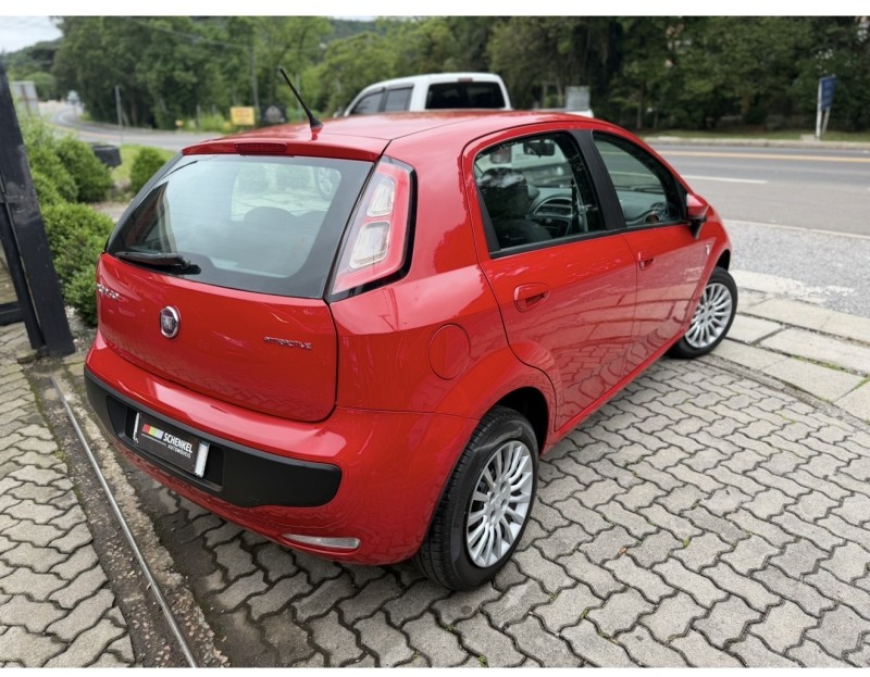 PUNTO 1.4 ATTRACTIVE ITALIA 8V FLEX 4P MANUAL - 2013 - NOVA PETRóPOLIS