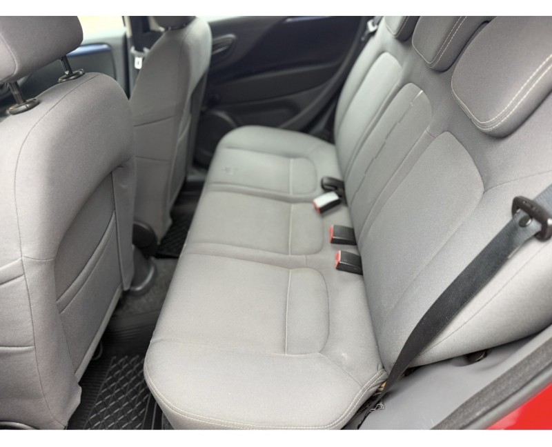 PUNTO 1.4 ATTRACTIVE ITALIA 8V FLEX 4P MANUAL - 2013 - NOVA PETRóPOLIS