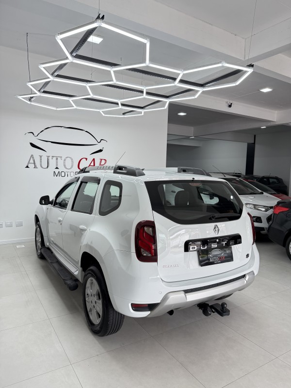 DUSTER 1.6 DYNAMIQUE 4X2 16V FLEX 4P MANUAL - 2017 - CAXIAS DO SUL