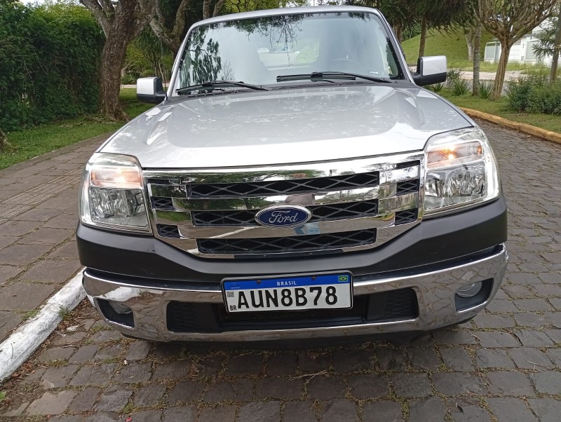 RANGER 2.5 XLT 4X2 CD 16V FLEX 4P MANUAL - 2011 - FARROUPILHA