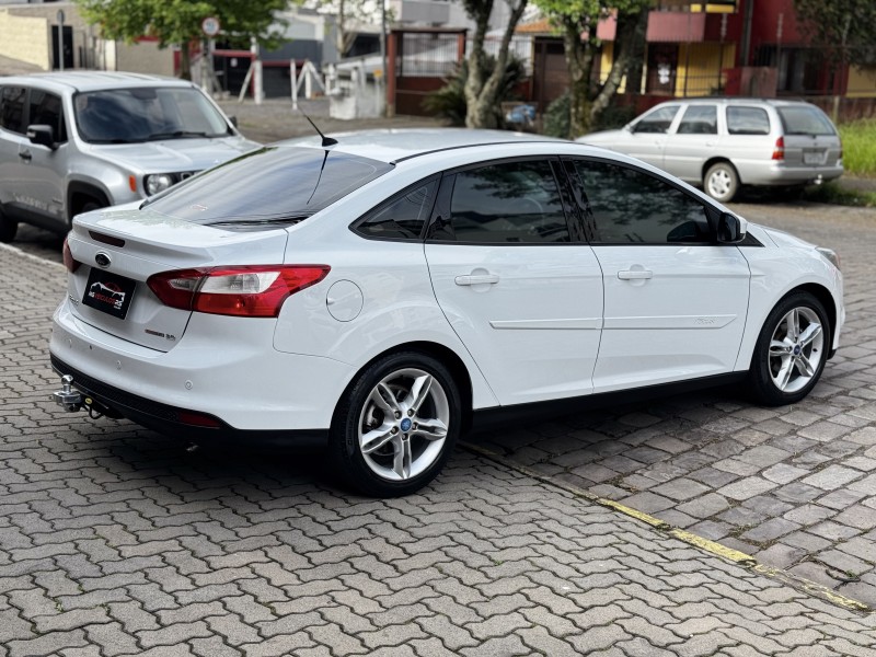 FOCUS 2.0 SE PLUS SEDAN 16V FLEX 4P AUTOMÁTICO - 2015 - CAXIAS DO SUL