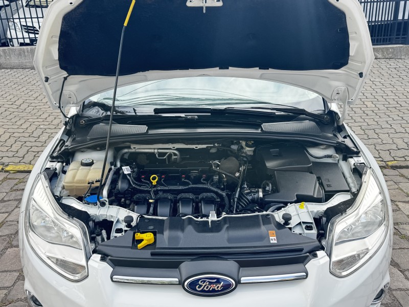 FOCUS 2.0 SE PLUS SEDAN 16V FLEX 4P AUTOMÁTICO - 2015 - CAXIAS DO SUL