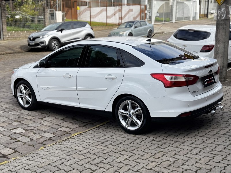 FOCUS 2.0 SE PLUS SEDAN 16V FLEX 4P AUTOMÁTICO - 2015 - CAXIAS DO SUL